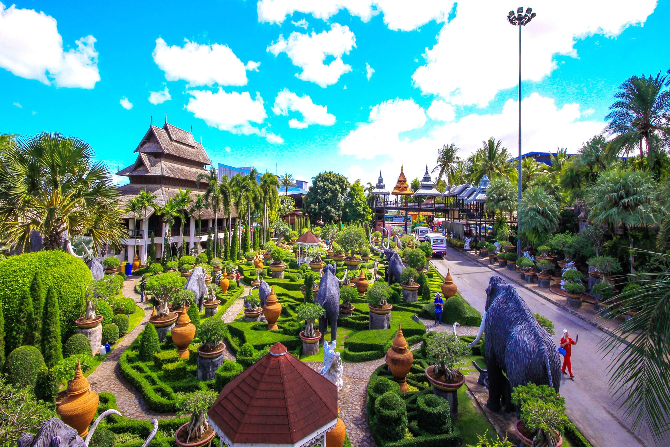 nong-nooch-tropical- (3)