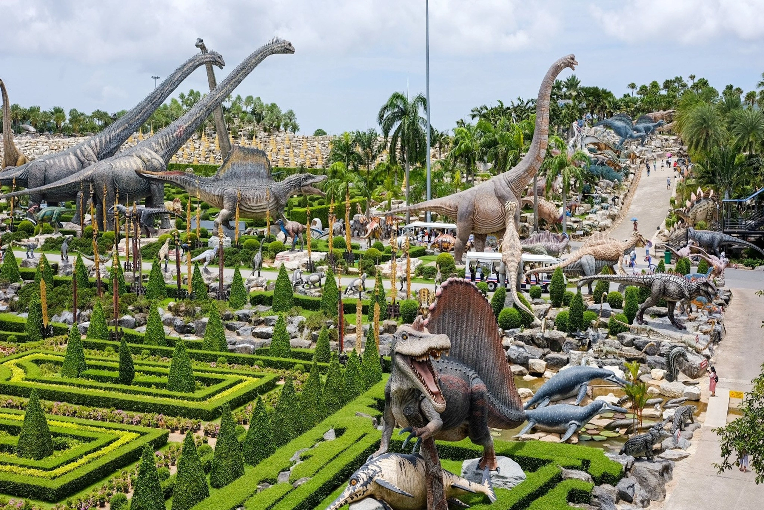 nong-nooch-tropical- (4)